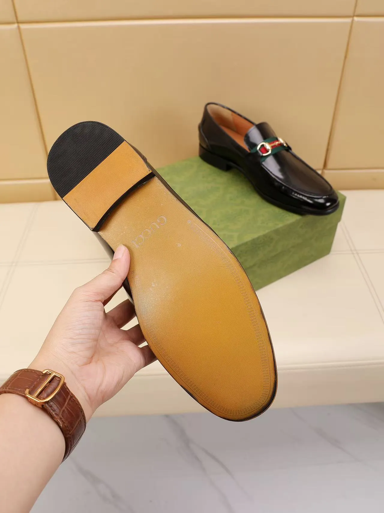 Men's men's shoes 💰440 🆘【GUCCI】Gucci ·🐂里· Hot-selling beanie shoes, top brand luxury, top quality, latest fashion beanie shoes.. The upper is made of original high mercerized smooth cow suede. (Full top-layer water-dyed 🐂 leather and lining). The original stylish and stylish soft rubber wear-resistant and non-slip outsole is light and comfortable on the foot, available in 2 colors! Matching code: 39-45 (38.46. Customized)